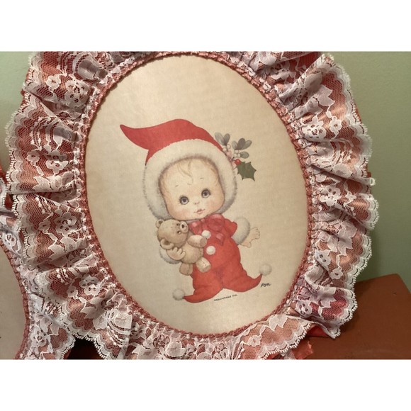Vintage Ruth Morehead Christmas Wall Hanging Lace Holly Baby And Kitten & Bear - Picture 10 of 13